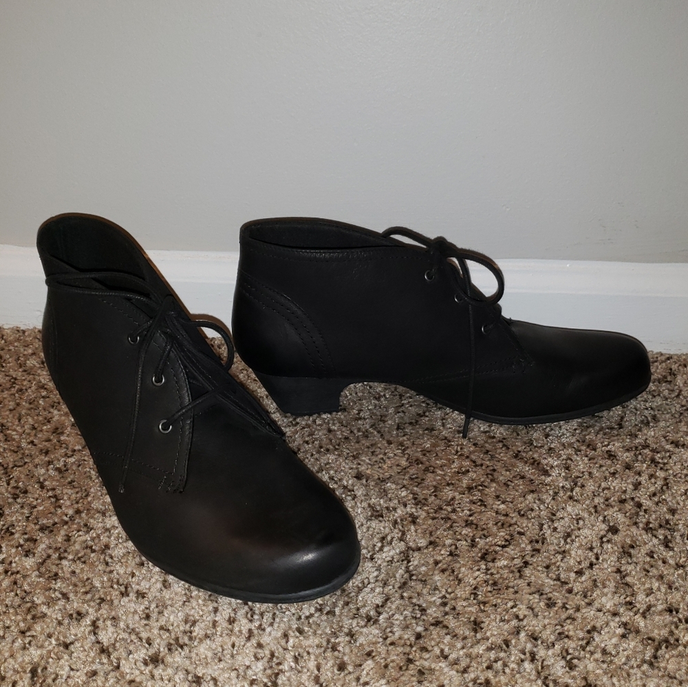 Rockport Black Leather Lace Up Booties Size 11 M New CH3990